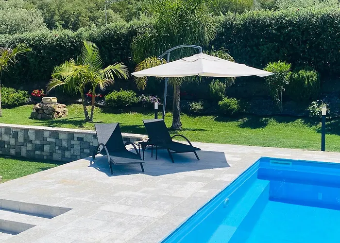 Relaxing Villa Cefalu - Private Pool & Beach Walk By Flale'S met een Zwembad