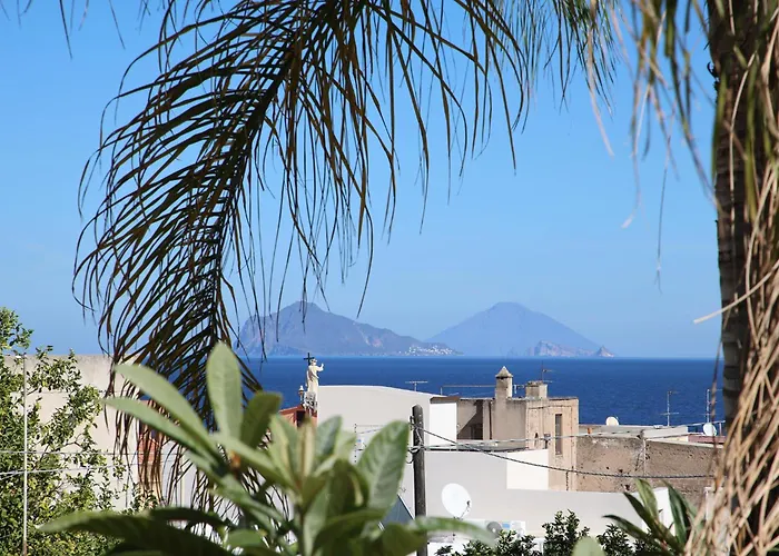 Villa Casa Pompelmo à Lipari  avec Piscine