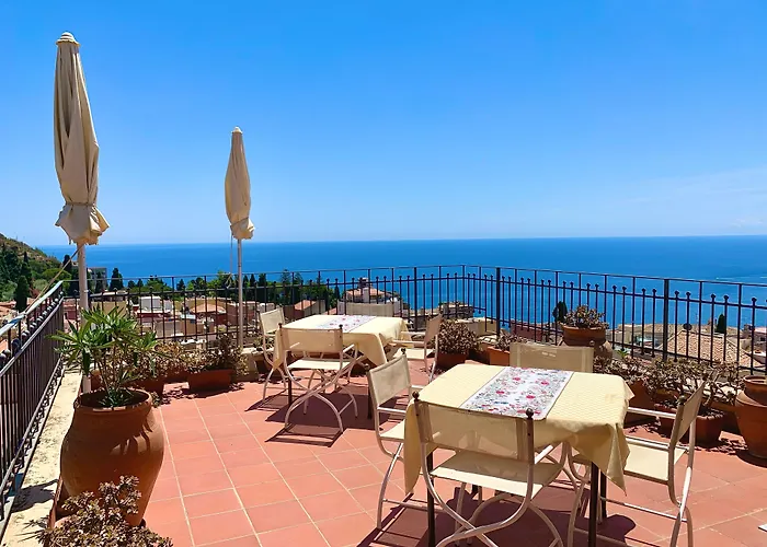 Taormina hotels near Isola Bella