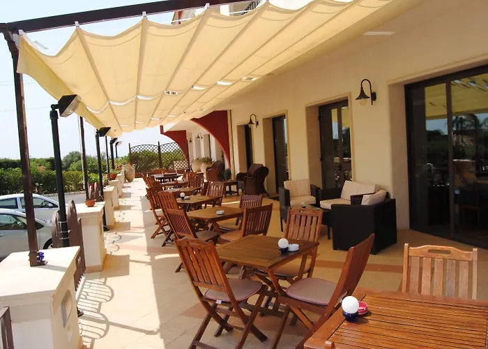 Syracuse Hotels With Pool